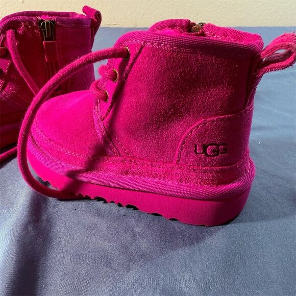 UGG Kids Neumel II Chukka Boots Girls Size 7 Hot Pink Ankle Lace-Up - Picture 2 of 9